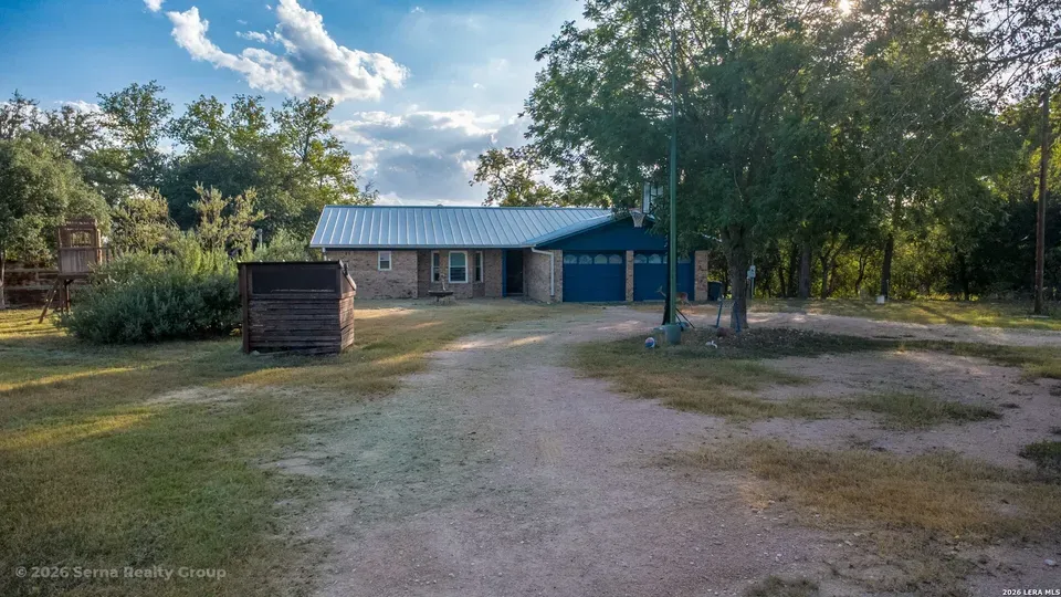 3 Bed 2 Bath Established Mid-Century Residence in New Braunfels, TX - 3