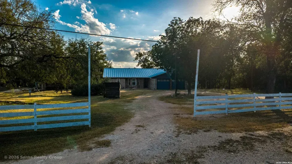 3 Bed 2 Bath Established Mid-Century Residence in New Braunfels, TX - 4