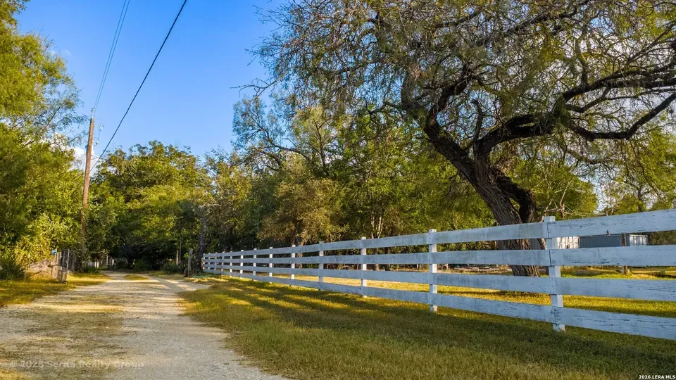 3 Bed 2 Bath Established Mid-Century Residence in New Braunfels, TX - 5