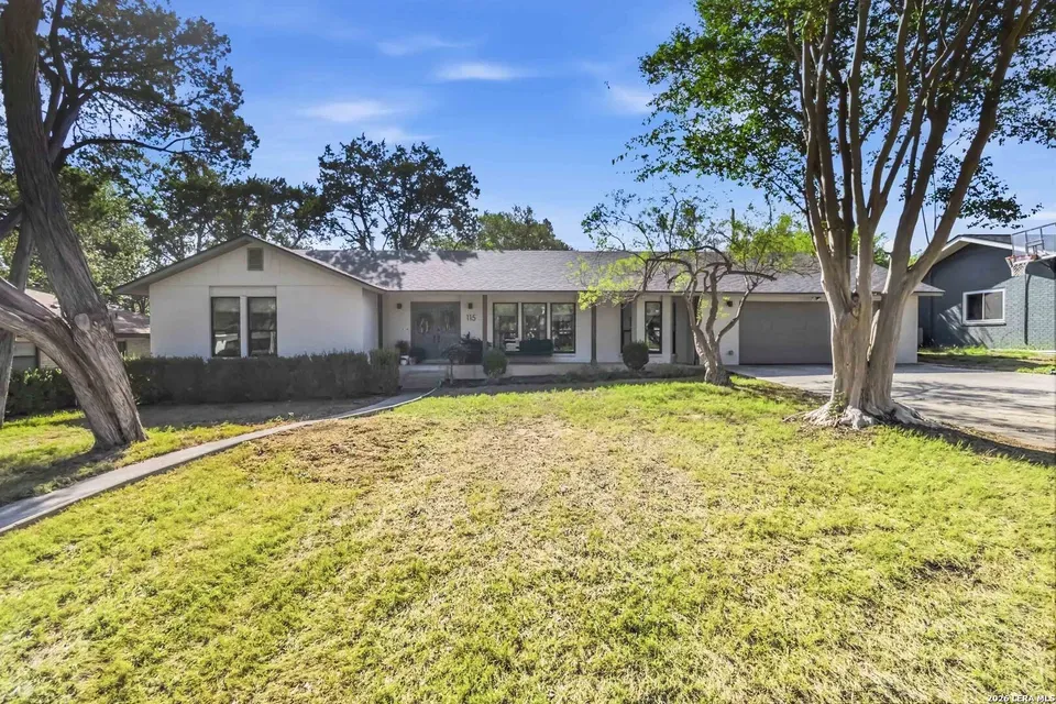 3 Bed 2 Bath Established Mid-Century Residence in New Braunfels, TX