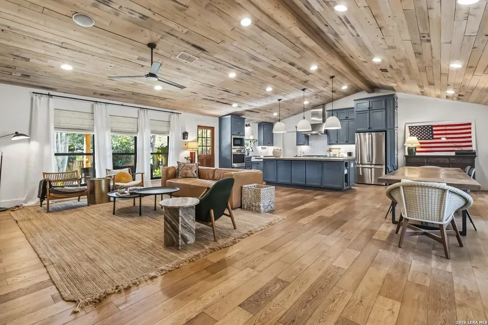 3 Bed 2 Bath Established Mid-Century Residence in New Braunfels, TX - 3
