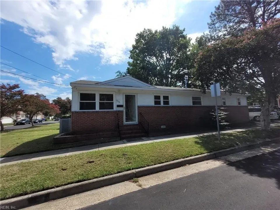 3 Bed 2 Bath Established Mid-Century Residence in Norfolk, VA
