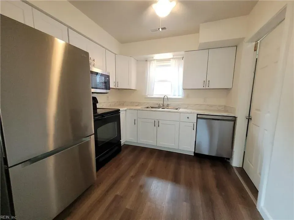 3 Bed 2 Bath Established Mid-Century Residence in Norfolk, VA - 5
