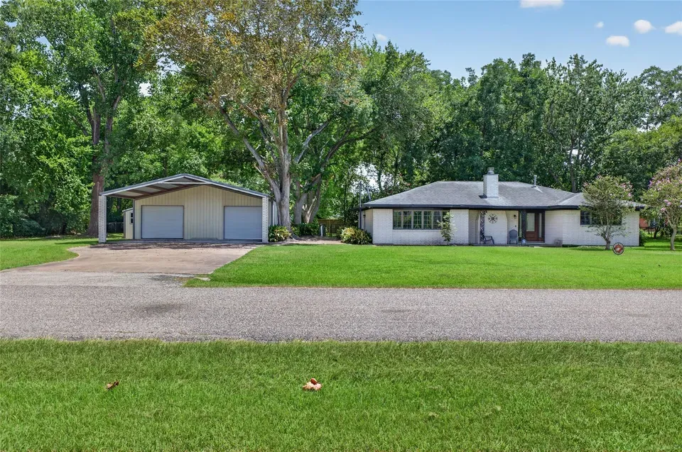 3 Bed 2 Bath Established Mid-Century Residence in Pearland, TX - 3