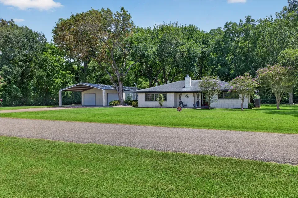 3 Bed 2 Bath Established Mid-Century Residence in Pearland, TX - 4