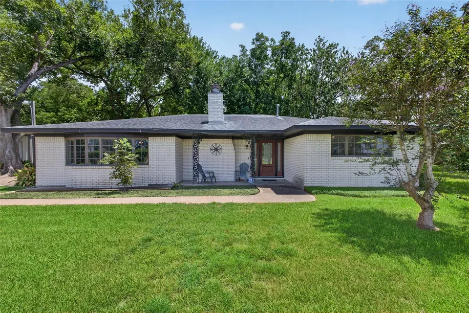 3 Bed 2 Bath Established Mid-Century Residence in Pearland, TX - 5