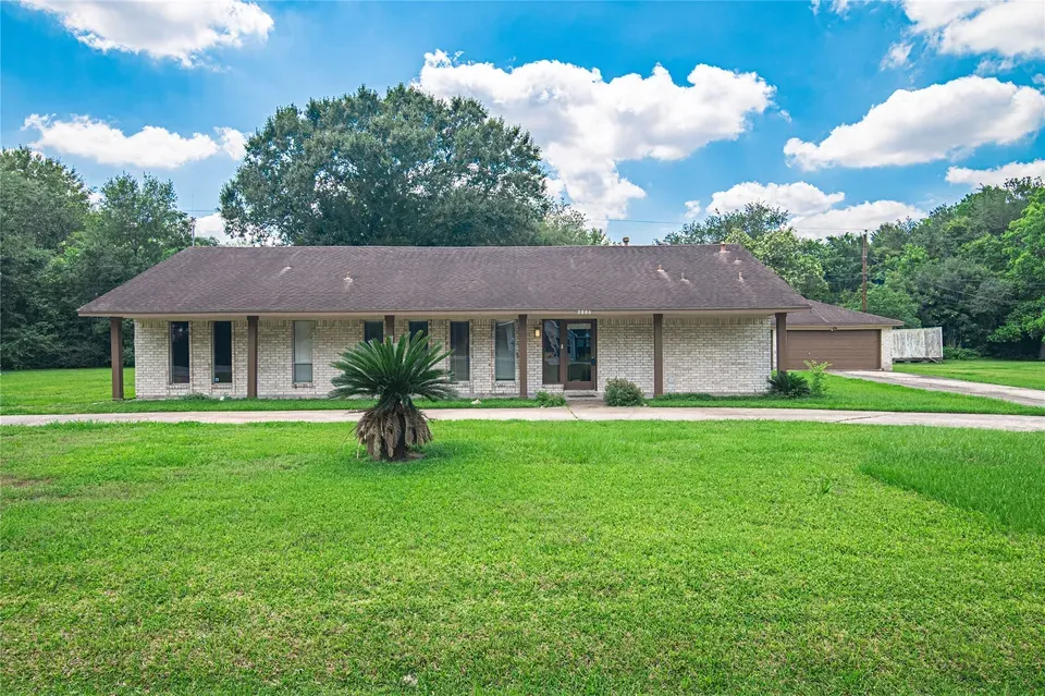 3 Bed 2 Bath Established Mid-Century Residence in Pearland, TX - 2