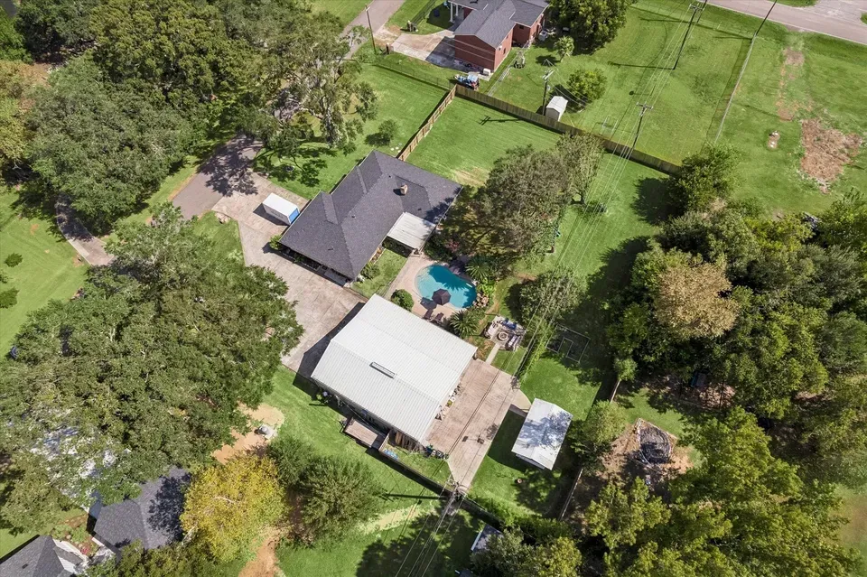 3 Bed 2 Bath Established Mid-Century Residence in Pearland, TX - 2