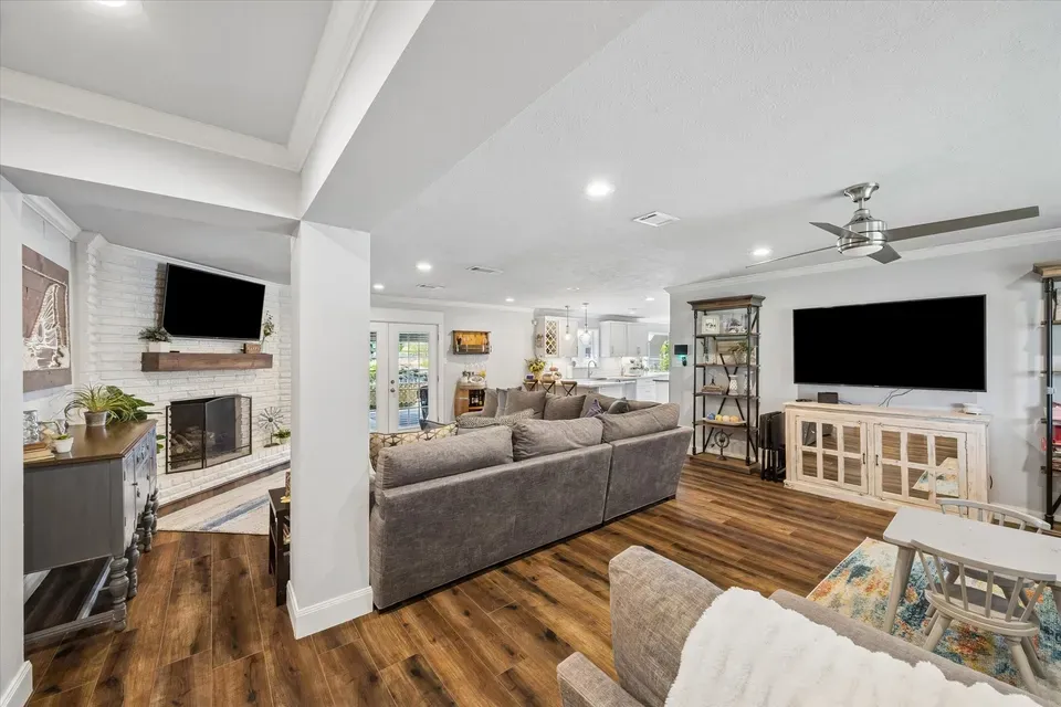 3 Bed 2 Bath Established Mid-Century Residence in Pearland, TX - 5