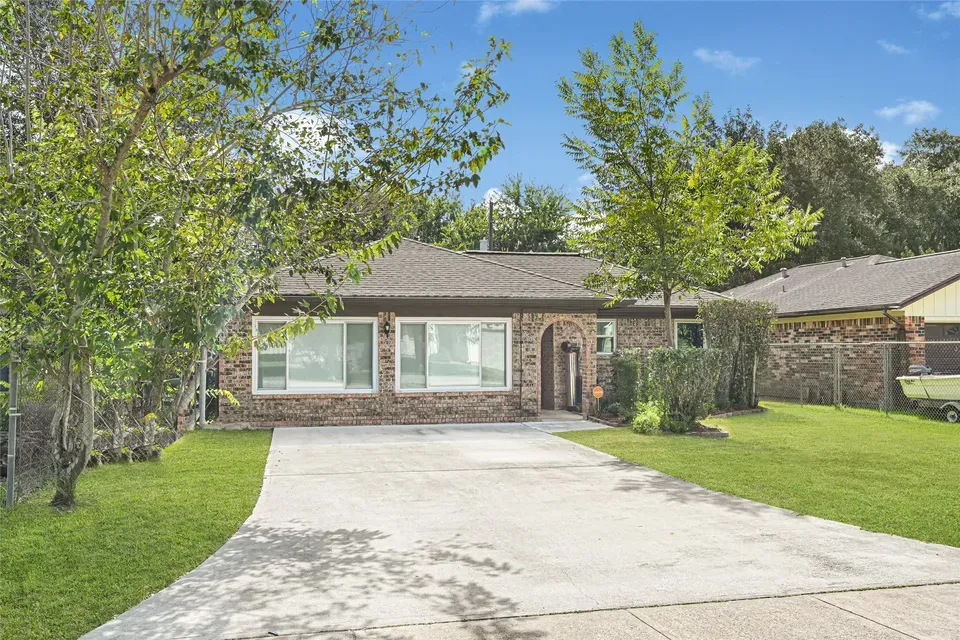 3 Bed 2 Bath Established Mid-Century Residence in Pearland, TX - 4