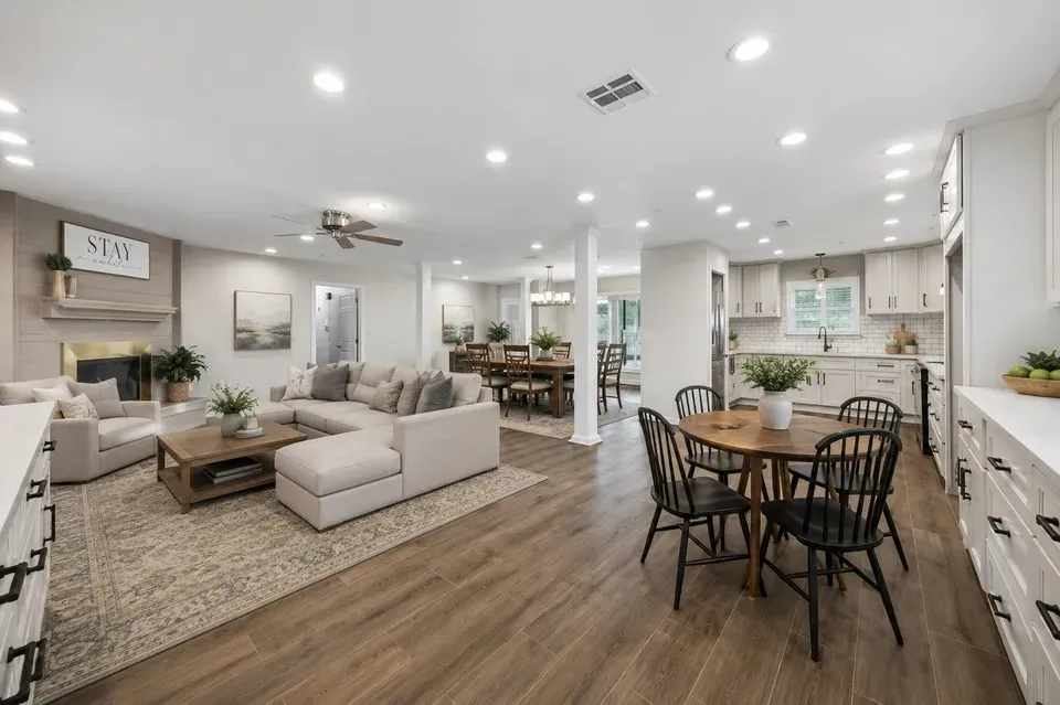 3 Bed 2 Bath Established Mid-Century Residence in Pearland, TX - 3