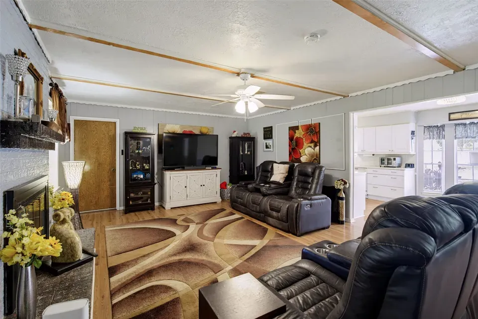 3 Bed 2 Bath Established Mid-Century Residence in Pearland, TX - 4