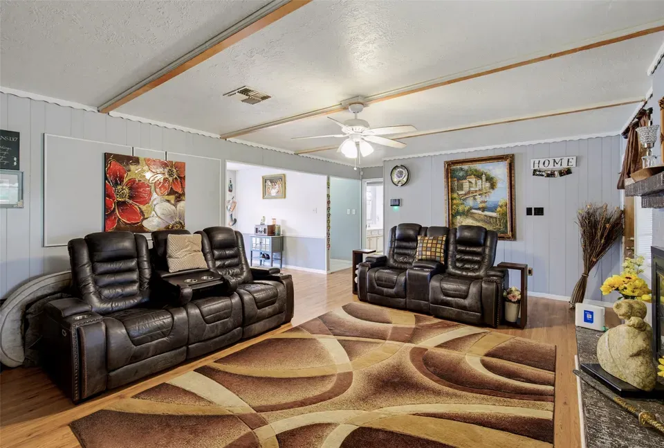 3 Bed 2 Bath Established Mid-Century Residence in Pearland, TX - 5