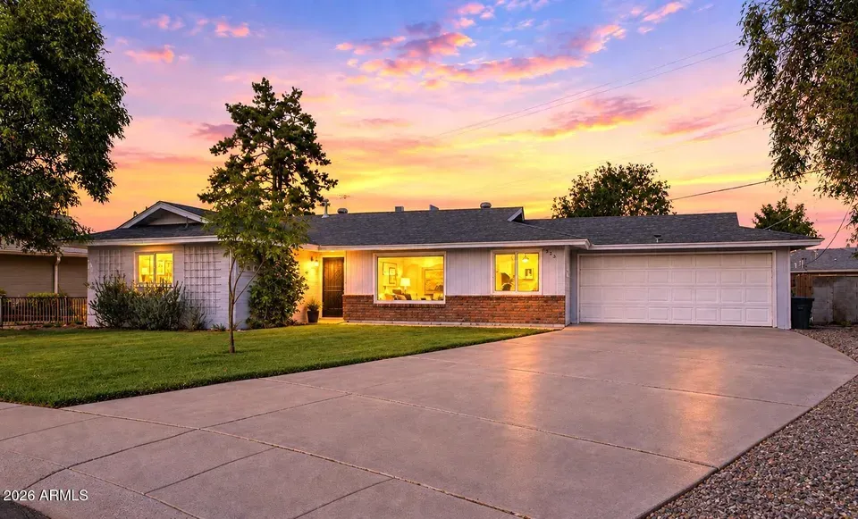 3 Bed 2 Bath Established Mid-Century Residence in Phoenix, AZ - 1