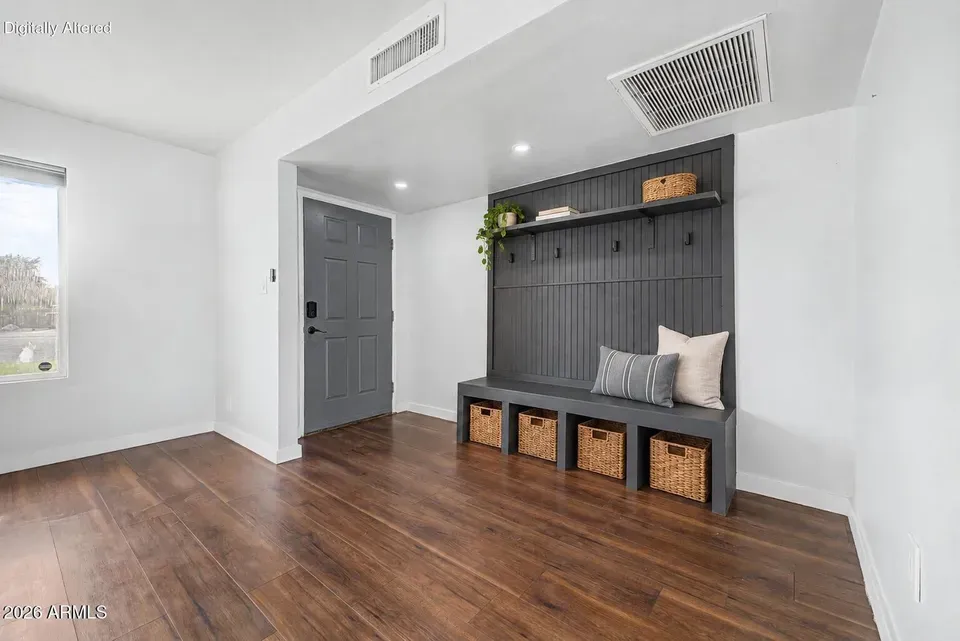 3 Bed 2 Bath Established Mid-Century Residence in Phoenix, AZ - 2