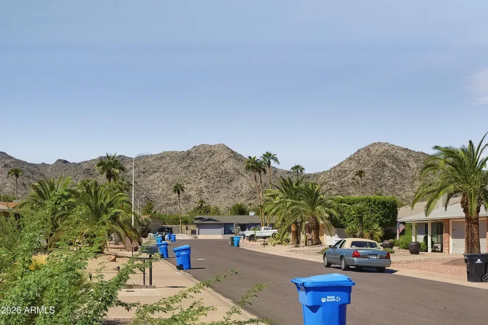 3 Bed 2 Bath Established Mid-Century Residence in Phoenix, AZ - 3