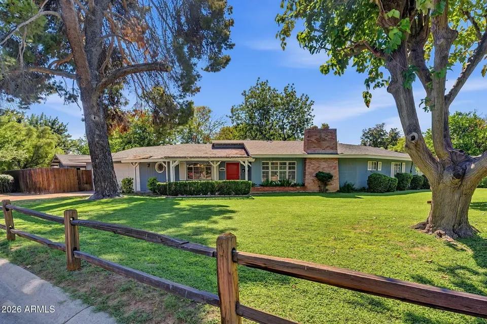3 Bed 2 Bath Established Mid-Century Residence in Phoenix, AZ - 1
