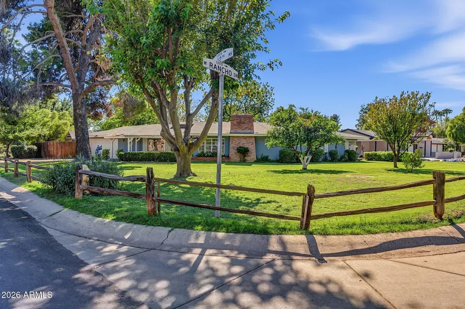 3 Bed 2 Bath Established Mid-Century Residence in Phoenix, AZ - 4