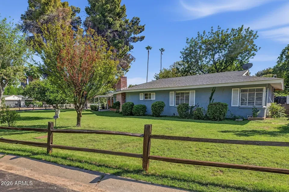 3 Bed 2 Bath Established Mid-Century Residence in Phoenix, AZ - 5