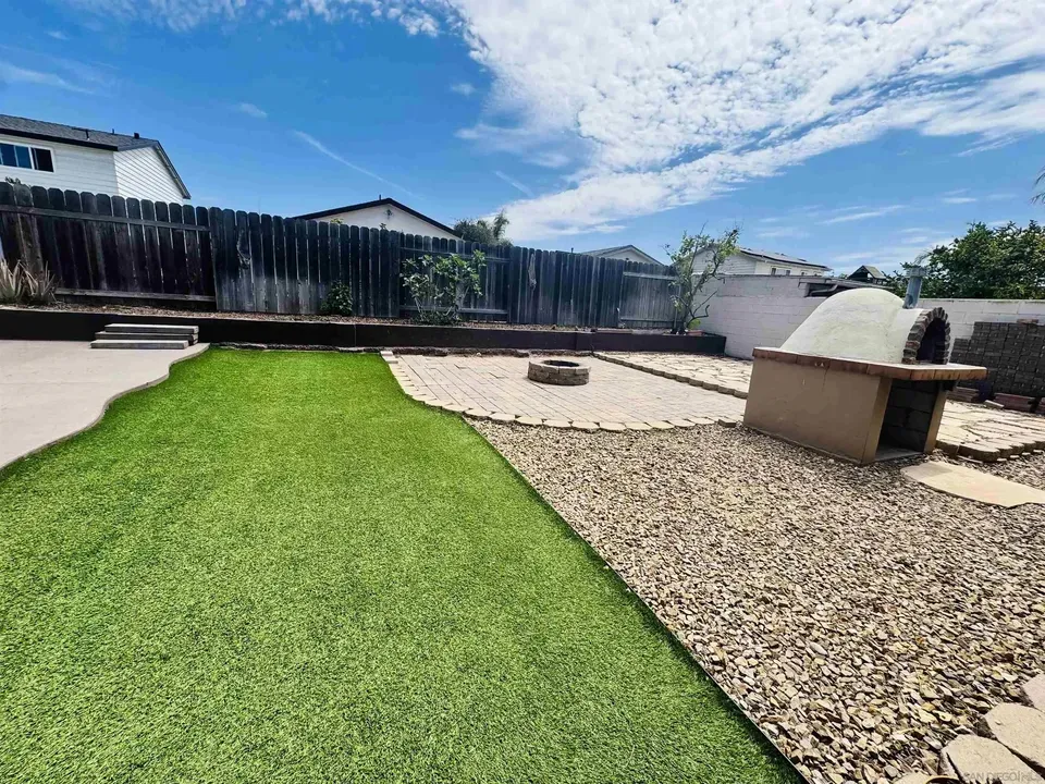 3 Bed 2 Bath Established Mid-Century Residence in San Diego, CA - 2