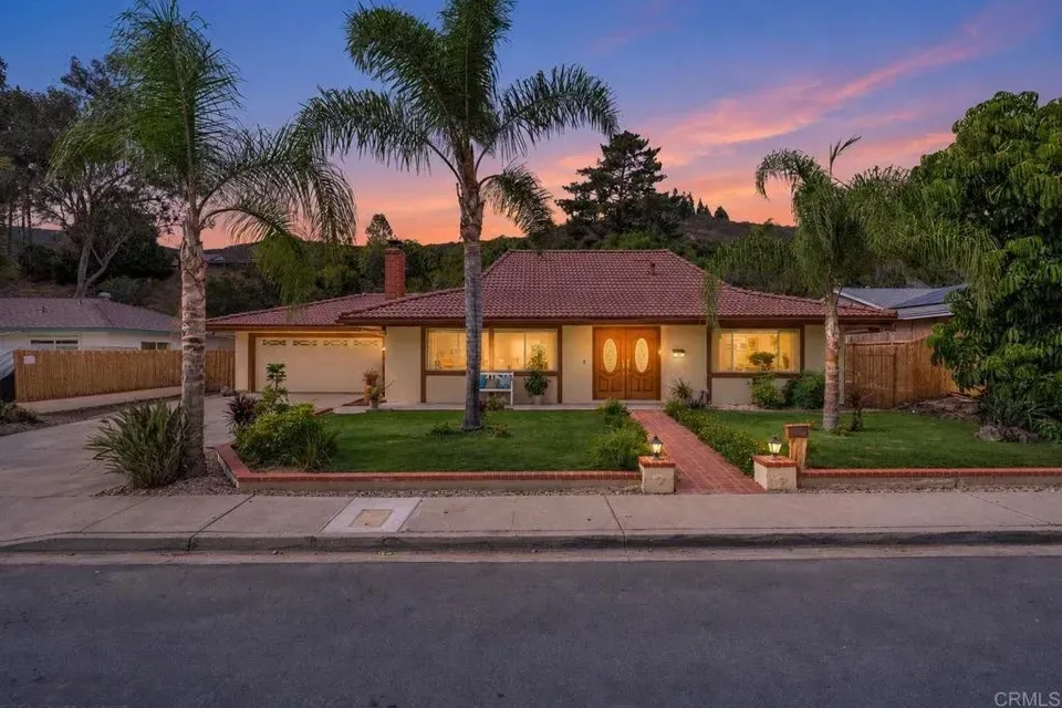 3 Bed 2 Bath Established Mid-Century Residence in San Diego, CA - 1
