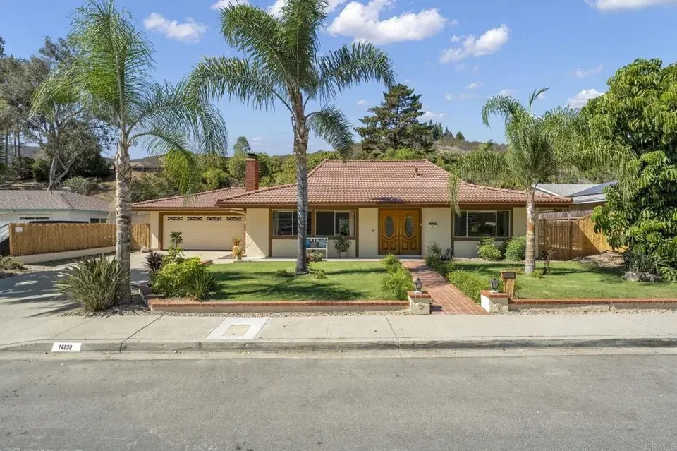 3 Bed 2 Bath Established Mid-Century Residence in San Diego, CA - 2