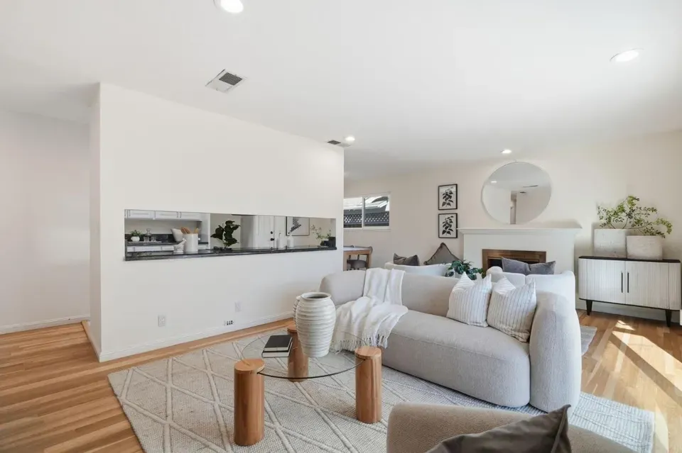 3 Bed 2 Bath Established Mid-Century Residence in San Jose, CA - 4