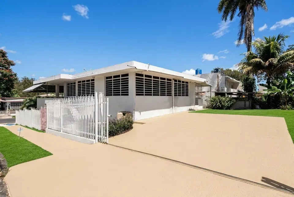 3 Bed 2 Bath Established Mid-Century Residence in San Juan, PR