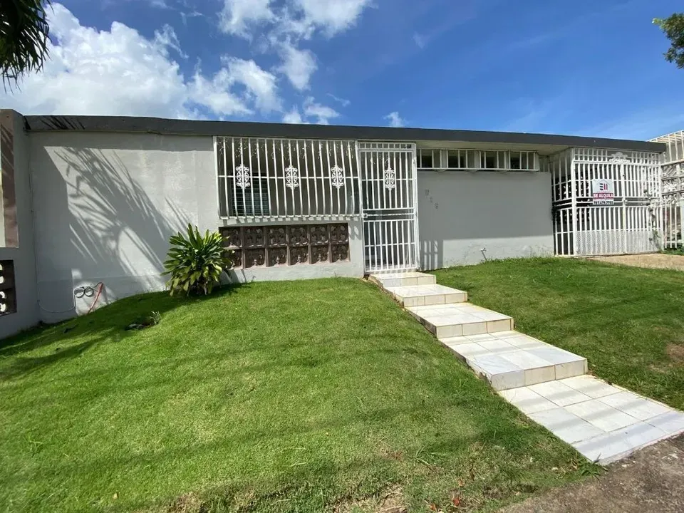 3 Bed 2 Bath Established Mid-Century Residence in San Juan, PR