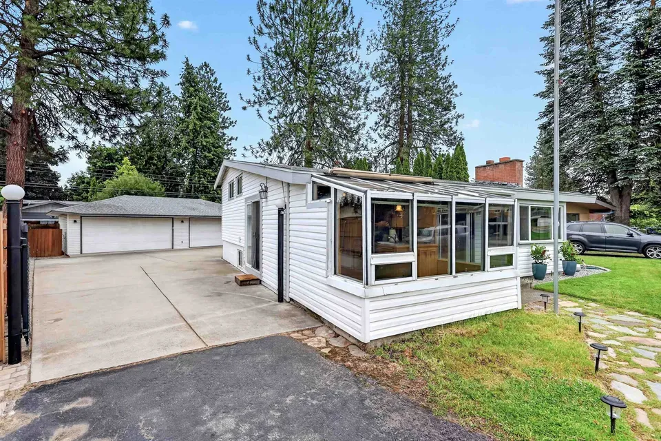 3 Bed 2 Bath Established Mid-Century Residence in Spokane, WA - 4