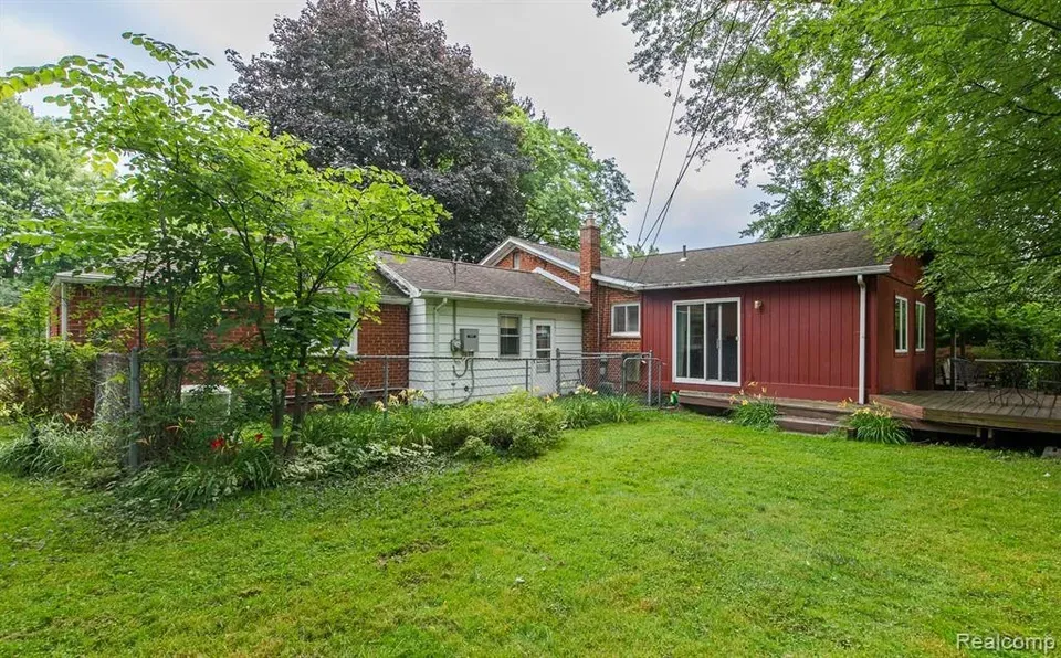 3 Bed 2 Bath Established Mid-Century Residence in Troy, MI - 3