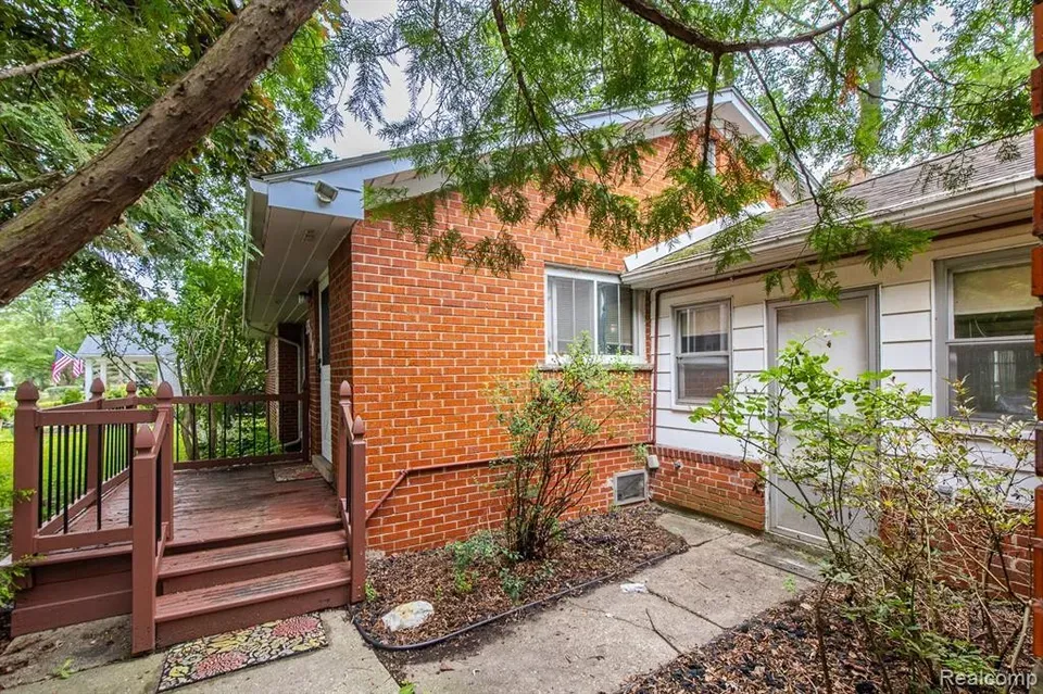 3 Bed 2 Bath Established Mid-Century Residence in Troy, MI - 4