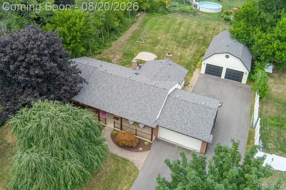 3 Bed 2 Bath Established Mid-Century Residence in Troy, MI - 2