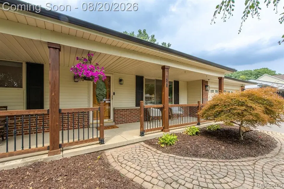 3 Bed 2 Bath Established Mid-Century Residence in Troy, MI - 3
