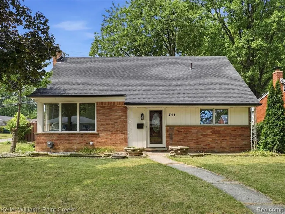 3 Bed 2 Bath Established Mid-Century Residence in Troy, MI - 2