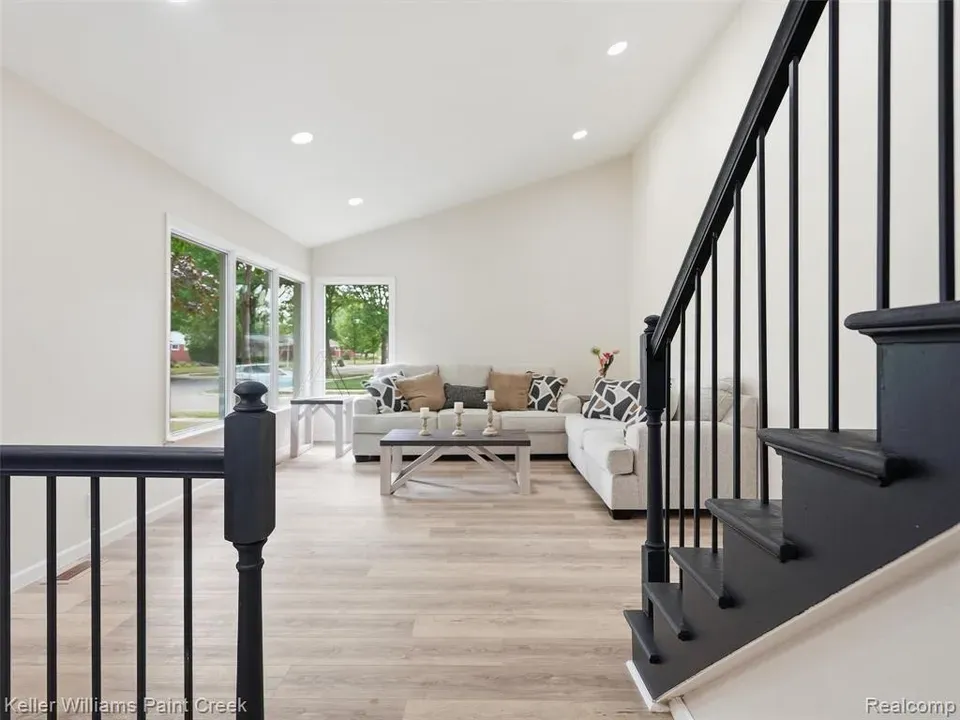 3 Bed 2 Bath Established Mid-Century Residence in Troy, MI - 5