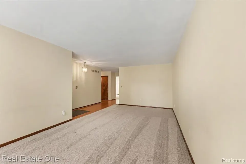 3 Bed 2 Bath Established Mid-Century Residence in Troy, MI - 5