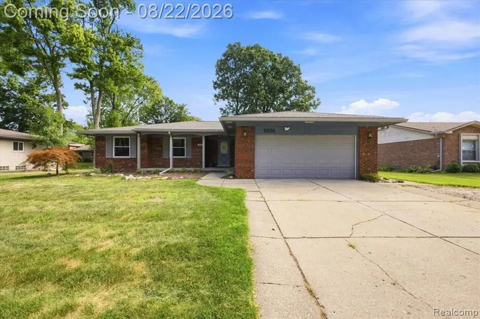 3 Bed 2 Bath Established Mid-Century Residence in Troy, MI - 2