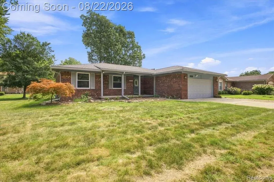 3 Bed 2 Bath Established Mid-Century Residence in Troy, MI - 3
