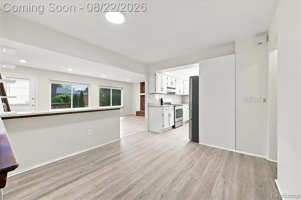 3 Bed 2 Bath Established Mid-Century Residence in Troy, MI - 5