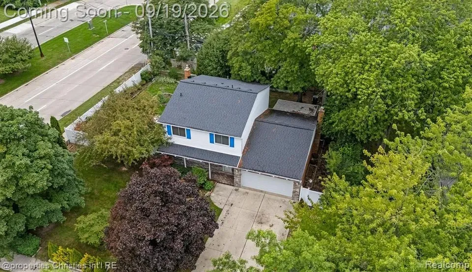 3 Bed 2 Bath Established Mid-Century Residence in Troy, MI - 3