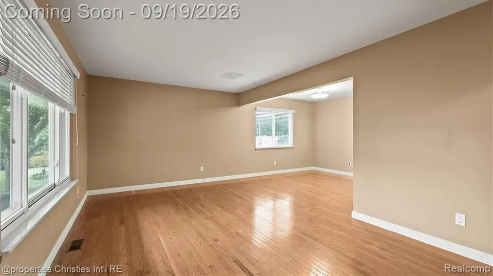 3 Bed 2 Bath Established Mid-Century Residence in Troy, MI - 5