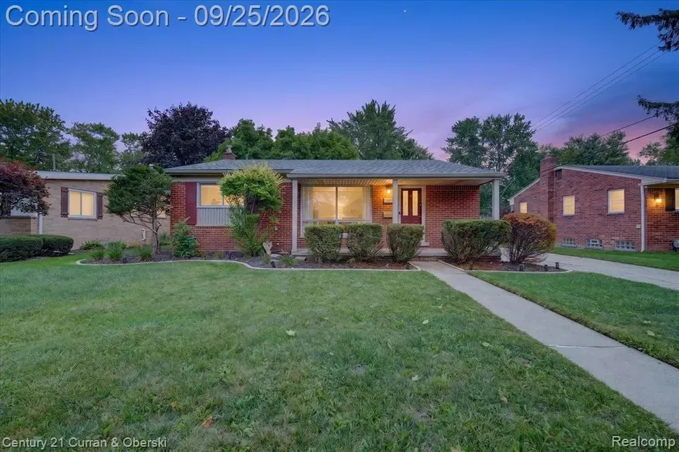 3 Bed 2 Bath Established Mid-Century Residence in Troy, MI - 1