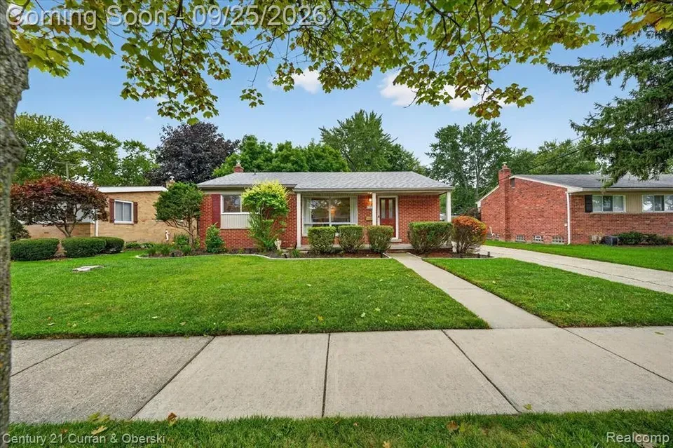 3 Bed 2 Bath Established Mid-Century Residence in Troy, MI - 3