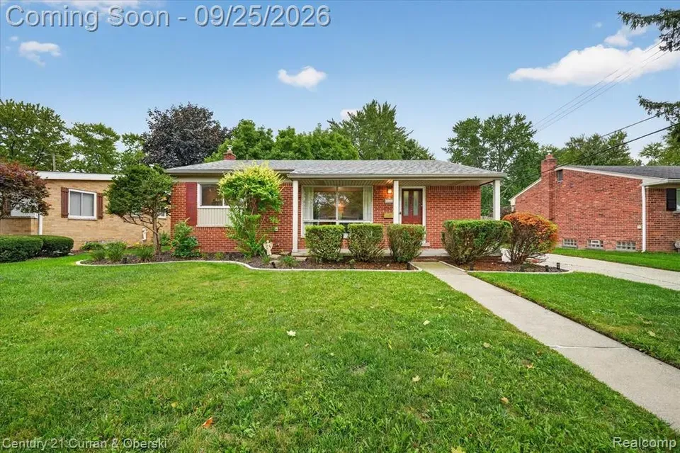 3 Bed 2 Bath Established Mid-Century Residence in Troy, MI - 4