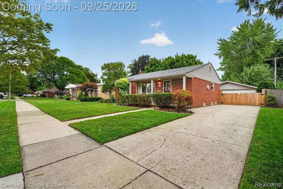 3 Bed 2 Bath Established Mid-Century Residence in Troy, MI - 5