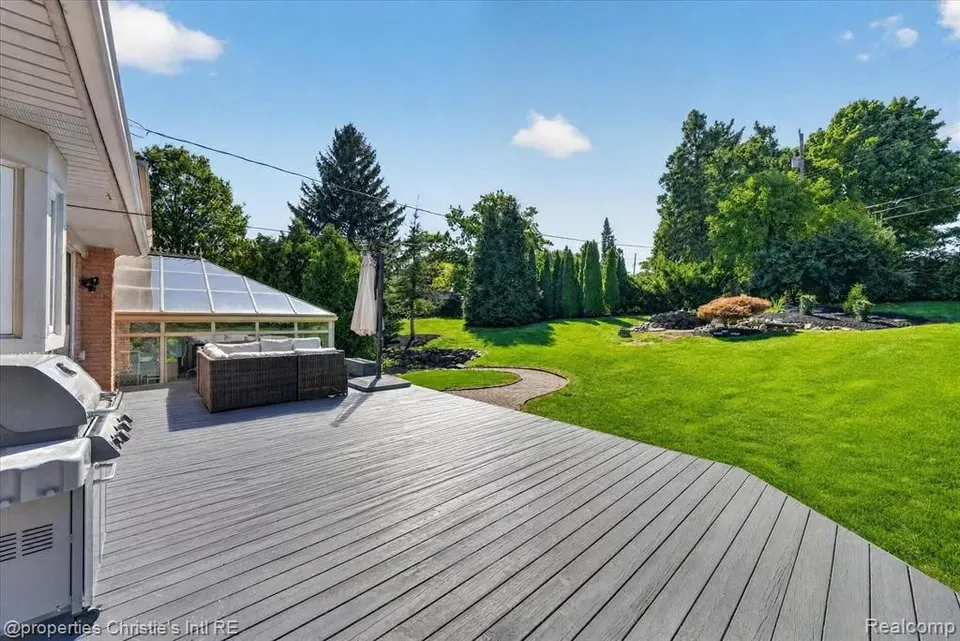 3 Bed 2 Bath Established Mid-Century Residence in Troy, MI - 3