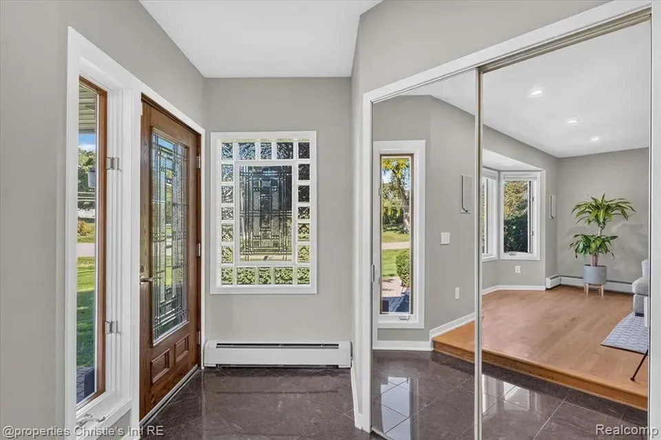 3 Bed 2 Bath Established Mid-Century Residence in Troy, MI - 5