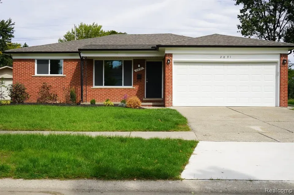 3 Bed 2 Bath Established Mid-Century Residence in Troy, MI - 2