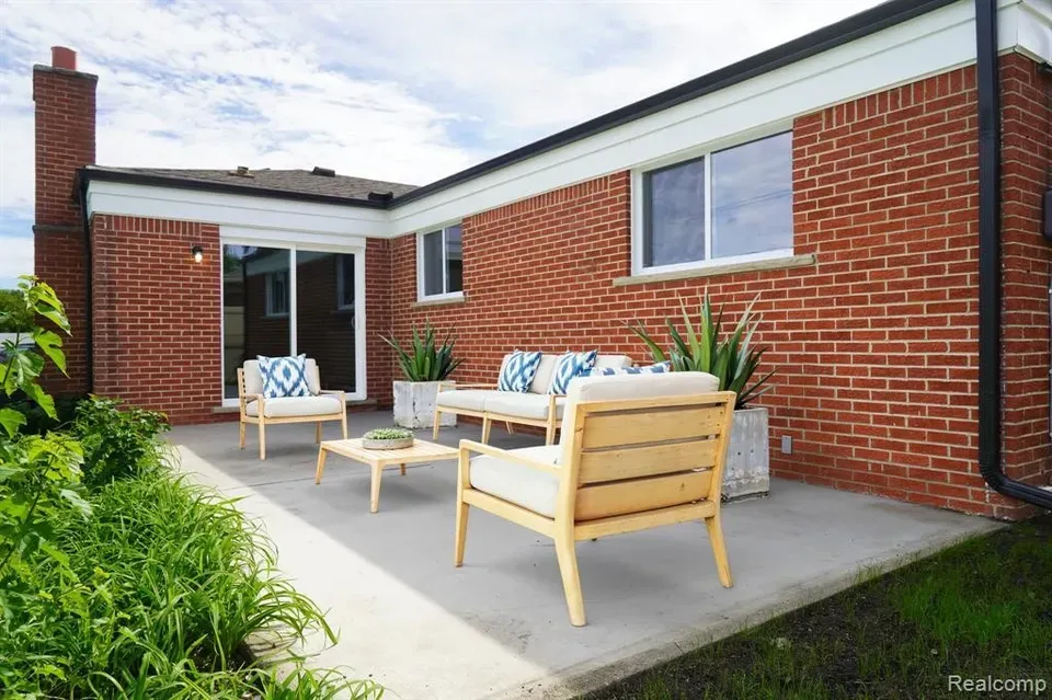 3 Bed 2 Bath Established Mid-Century Residence in Troy, MI - 5